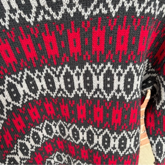 Knit crewneck winter sweater. Made in Switzerland by John Wanamaker - Picture 6 of 8